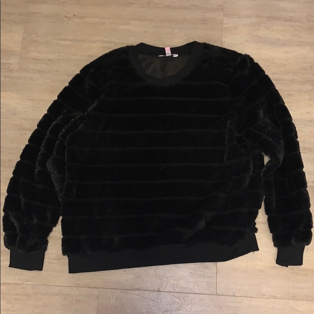 Thin sweater